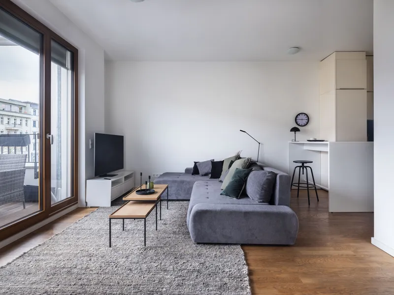 Luxuriöse 2-Zimmer-Wohnung Ausrichtung Schönhauser Allee mit EBK (wird unmöblert vermietet) — photo 1